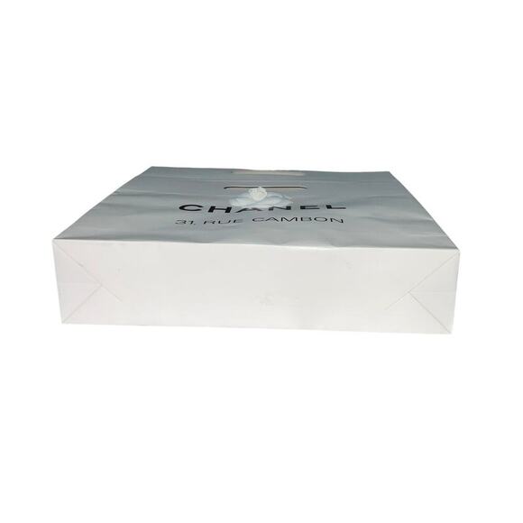 Chanel White Medium Gift bag with Organza Camellia flower - Picture 6 of 13